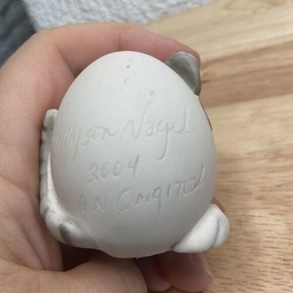 Allyson Nagel Rare Egg Shaped Porcelain Artist Signed Cat Figurine Gray/White 2" - Picture 2 of 8